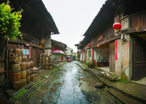 液晶广告机长时间运行、运行环境、清洁保养等有哪些注意事项？